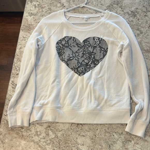 VS Long Sleeve Lace Heart Graphic Sweatshirt Medium - Picture 7 of 11